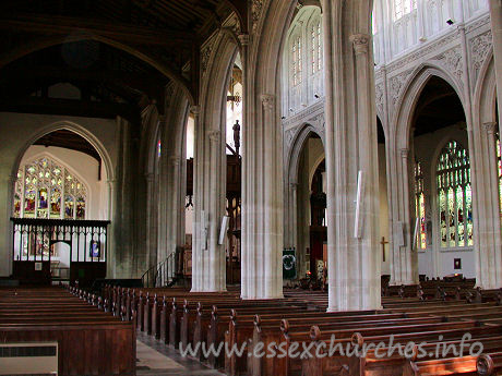 St Mary the Virgin, Saffron Walden Church – The arcades each consist of seven bays, and are very tall, with lozenge-shaped piers, which are accentuated by four attached shafts and then hollows and slender connecting mouldings making up the diagonals. The feeling of spaciousness created by the light entering through the clerestory windows in this church is breathtaking.
