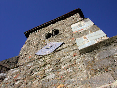 St Andrew, Ashingdon Church – This small W tower is only about half the width of the nave. It is diagonally buttressed with a pyramid roof.